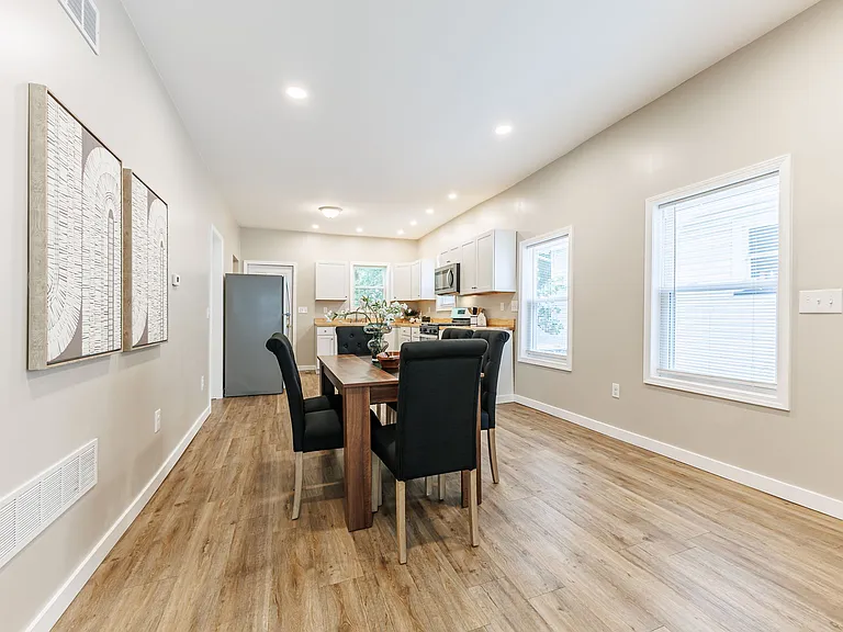 1239 S Plymouth Ave — Photo 5