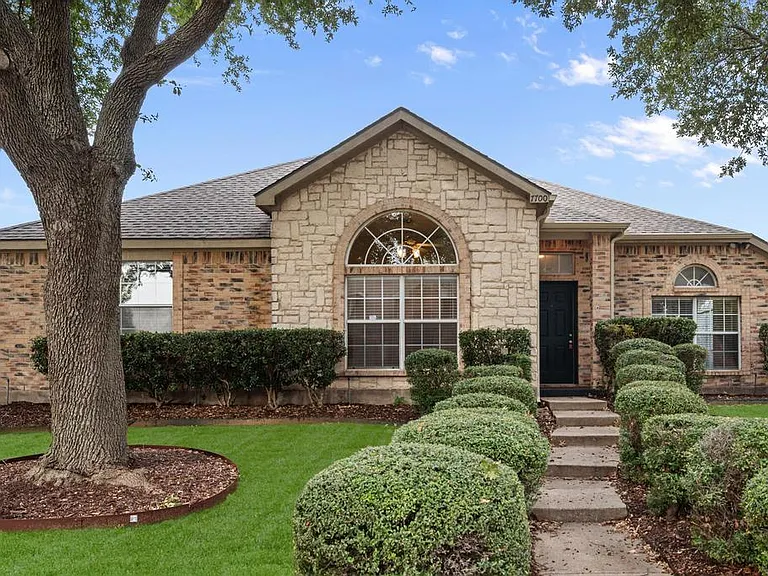 7700 Glenoaks Dr — Photo 27