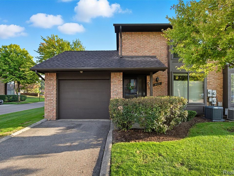 1st image of 37111 Clubhouse Dr