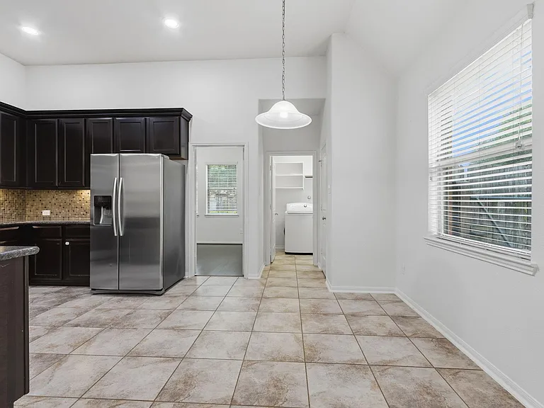 271 Westwood Dr — Photo 15