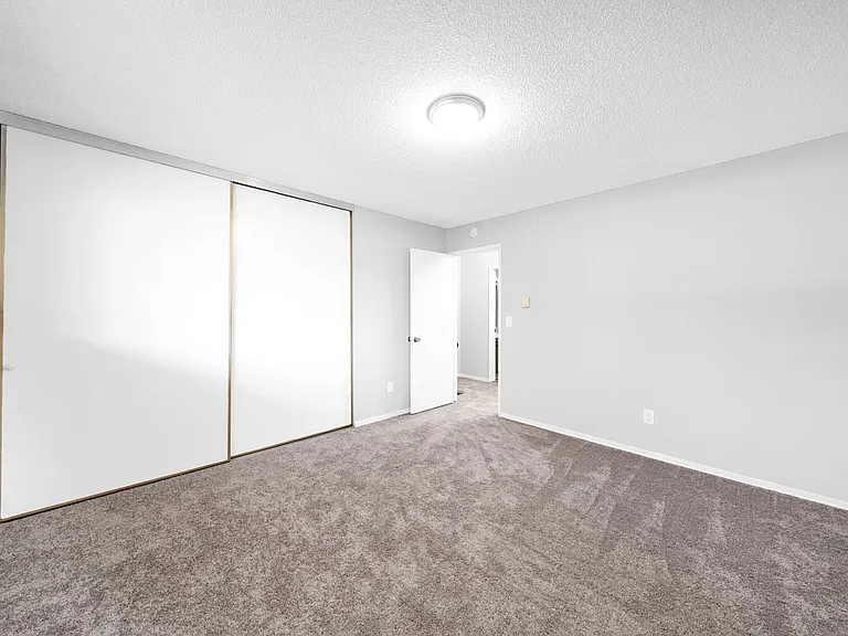 Wetherburne Square Townhomes — Photo 11
