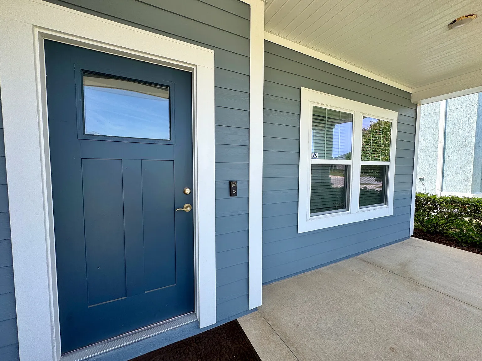 4 bed, 2.5 bath, 2490 sqft, $3,195 — Photo 3