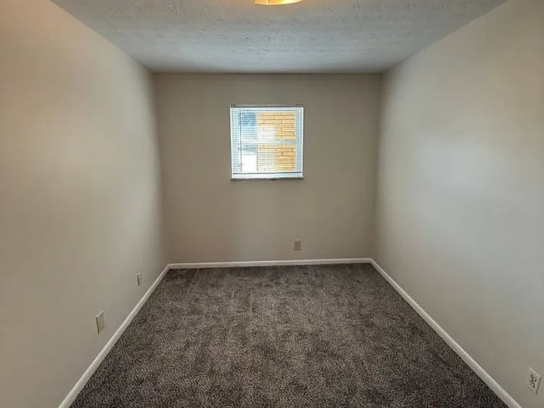 Meadow Creek Apartments — Photo 12