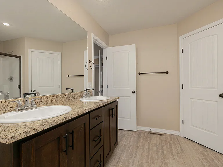 1053 S Christopher Ave — Photo 15