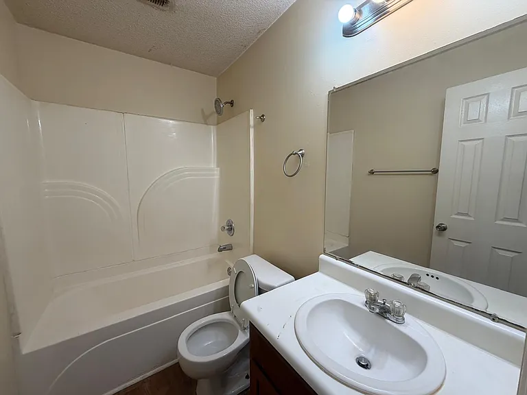 2714 Clayton Dr NW — Photo 5