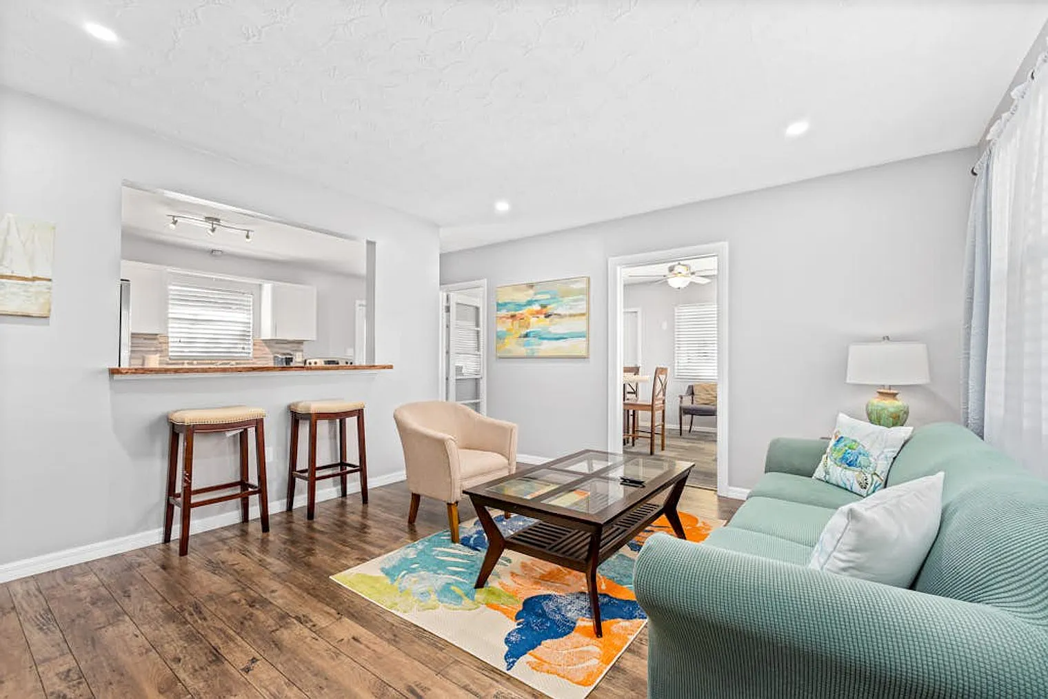 2 bed, 1.0 bath, 1119 sqft, $3,112 — Photo 3