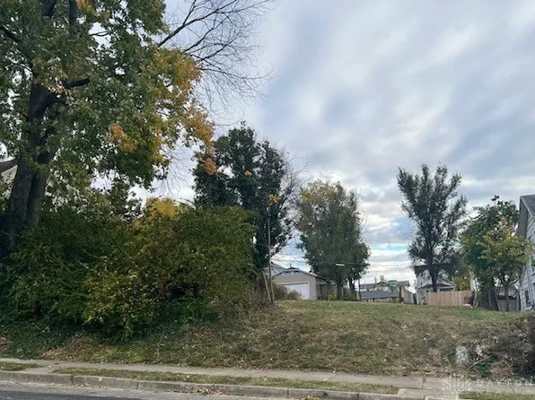 30 Pleasant Ave, Dayton, OH 45403