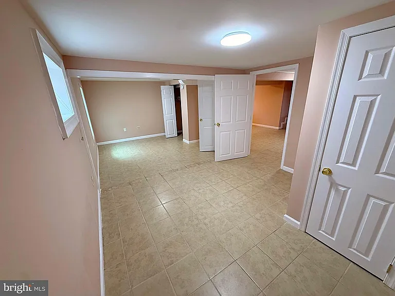7104 Adelphi Rd — Photo 33