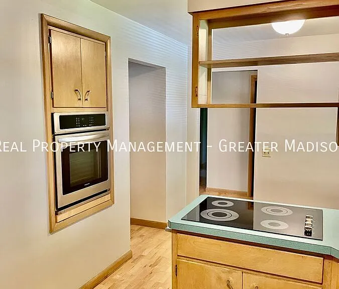 6003 Queens Way — Photo 5