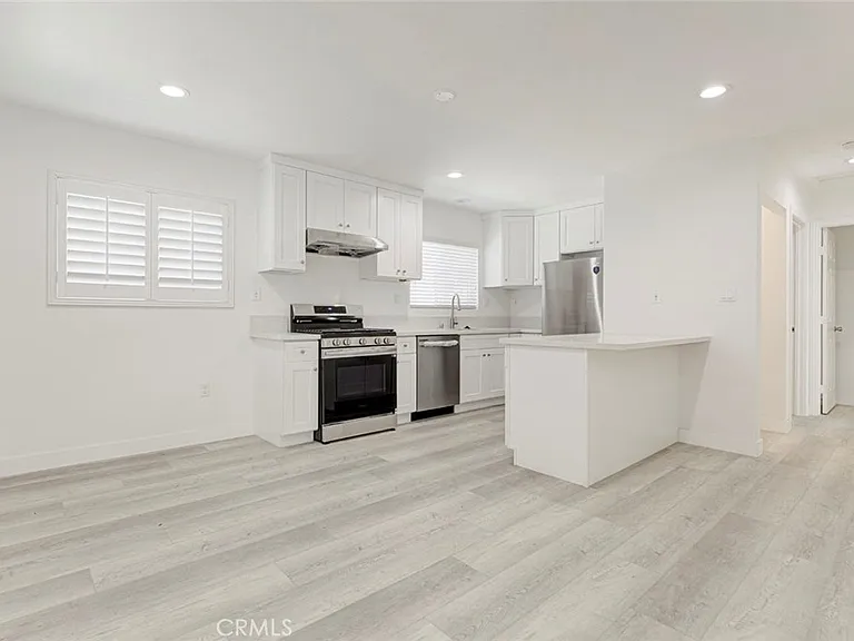 1307 E Acacia — Photo 6