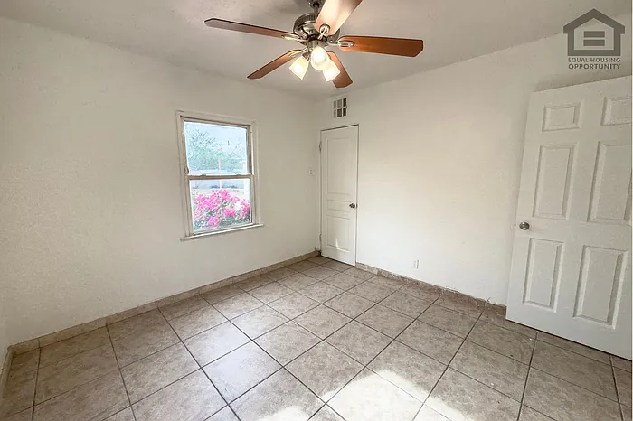 2517 E Culver St — Photo 25