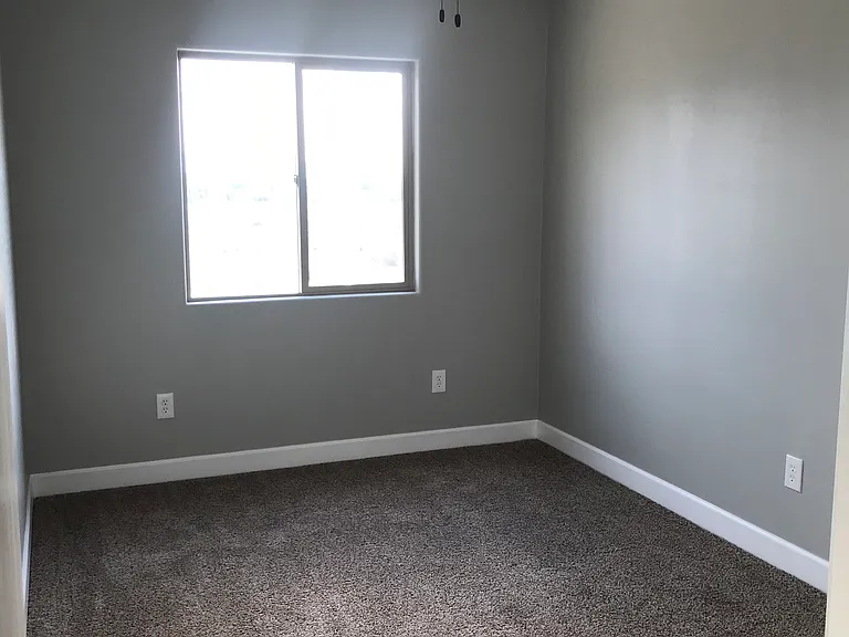 350 Kenzie Cir — Photo 11