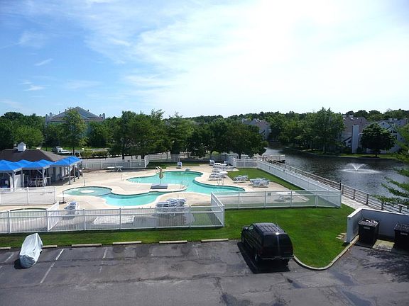 300 Heathercroft Pool