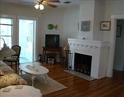 3rd image of 360 Pennsylvania Ave