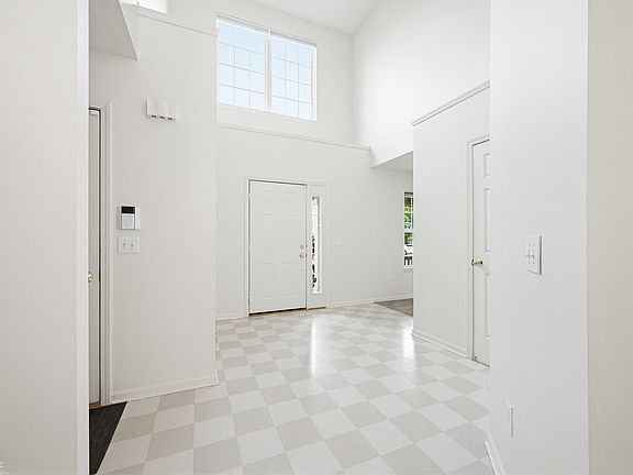 5th image of 6511 Hyde Park Dr