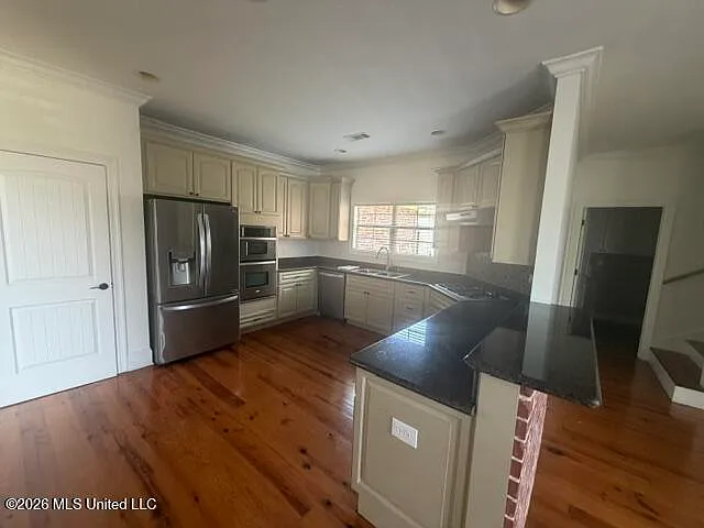 242 Huntington Holw — Photo 6