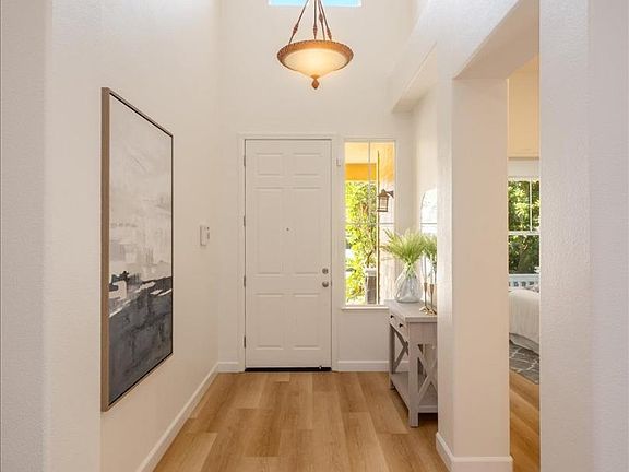 3rd image of 206 Kayla Pl