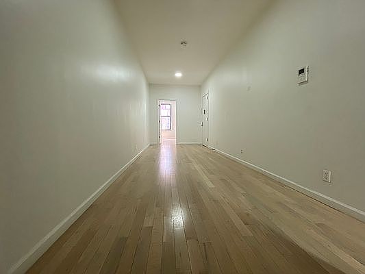 4th image of 114 Bedford Ave APT 2R