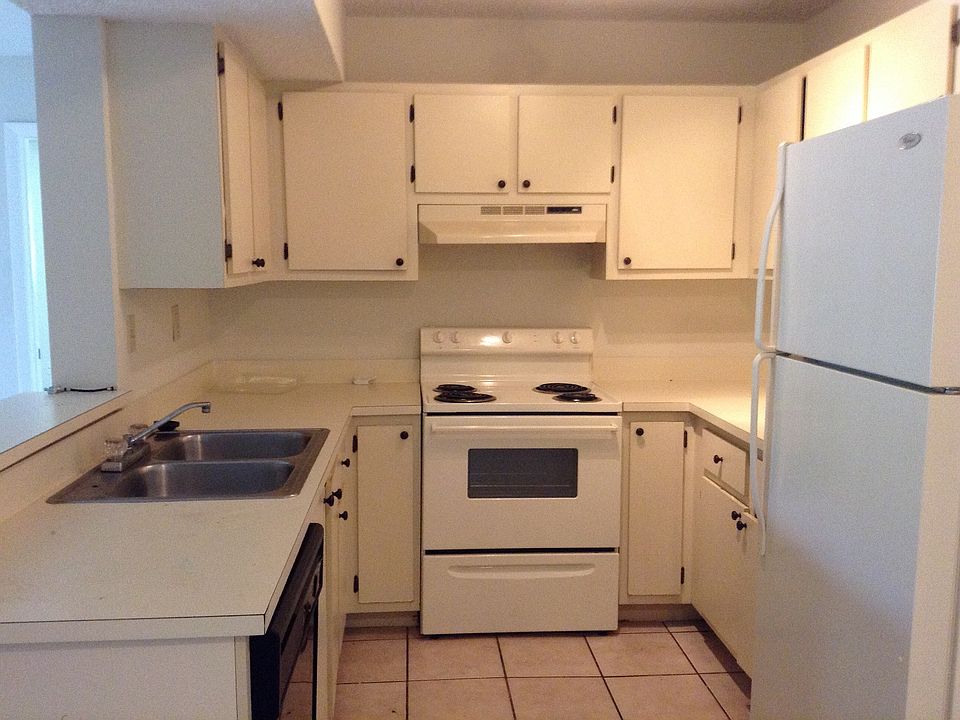 2nd image of 301 Palm Way APT 101