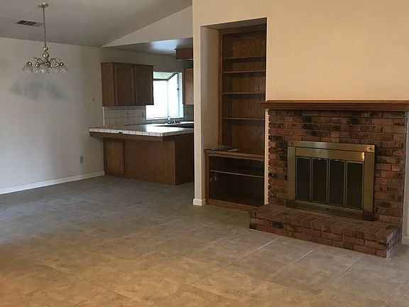 3rd image of 4704 W Iris Ct