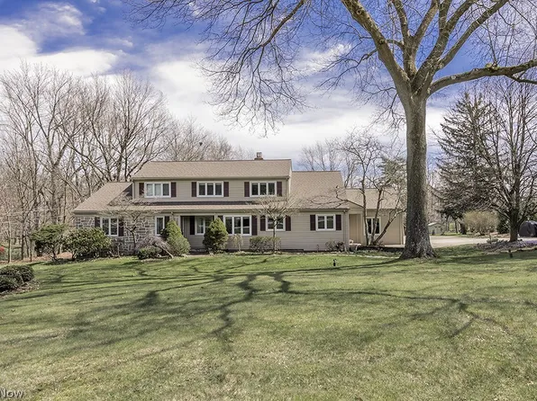 180 Sterncrest Dr, Moreland Hills, OH 44022