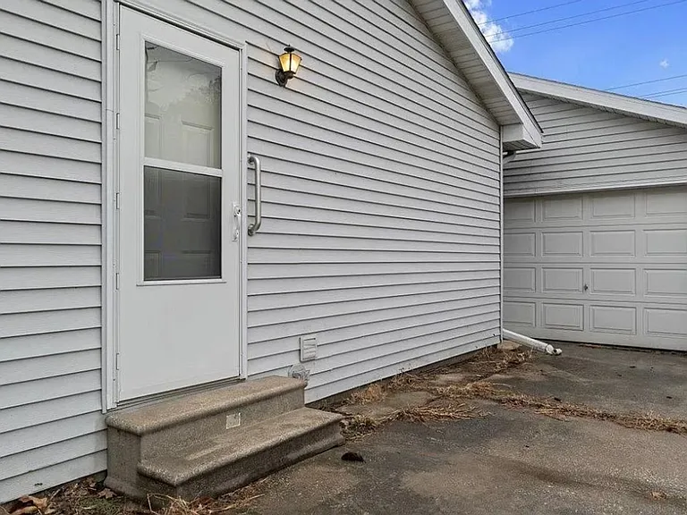 3033 Shadowfax Dr — Photo 2