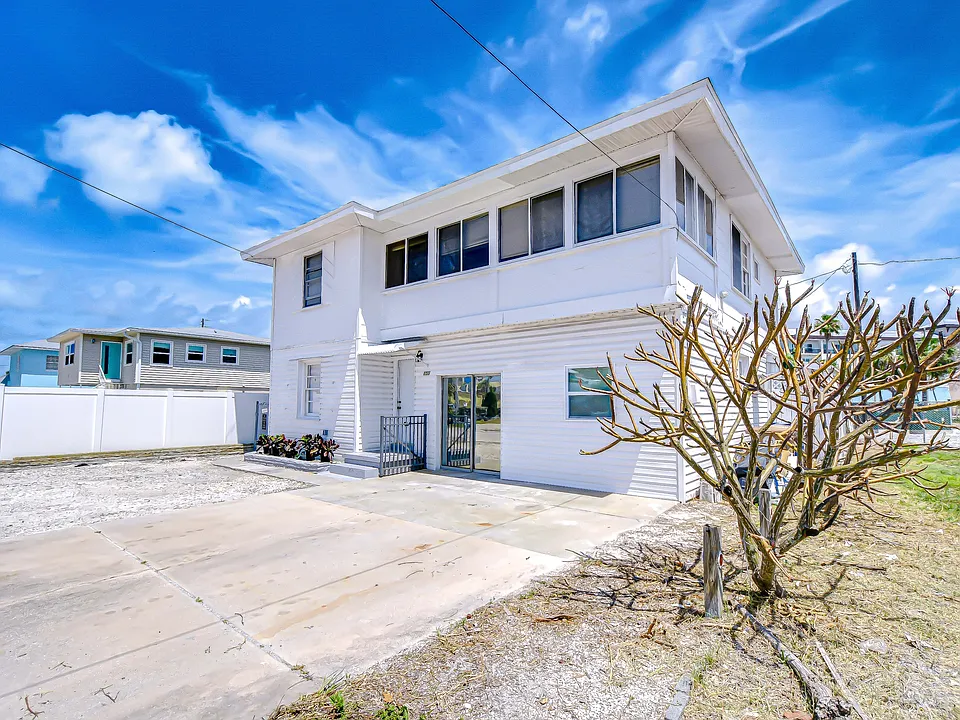 150 E Madeira Ave #3
