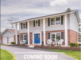 8 Nicolet Dr, Ballwin, MO 63011