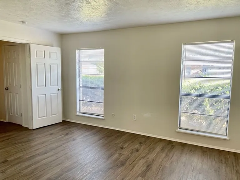4020 Blue Flag Ln — Photo 21