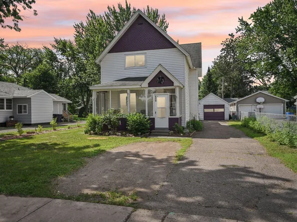 6429 Maple St, North Branch, MN 55056