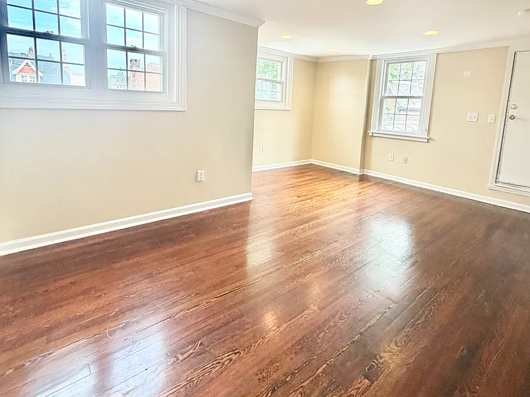 75 Whitney Ave #4C — Photo 9
