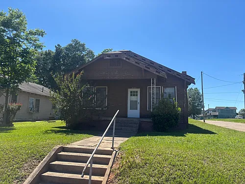 1033 Bowie St Photo 1