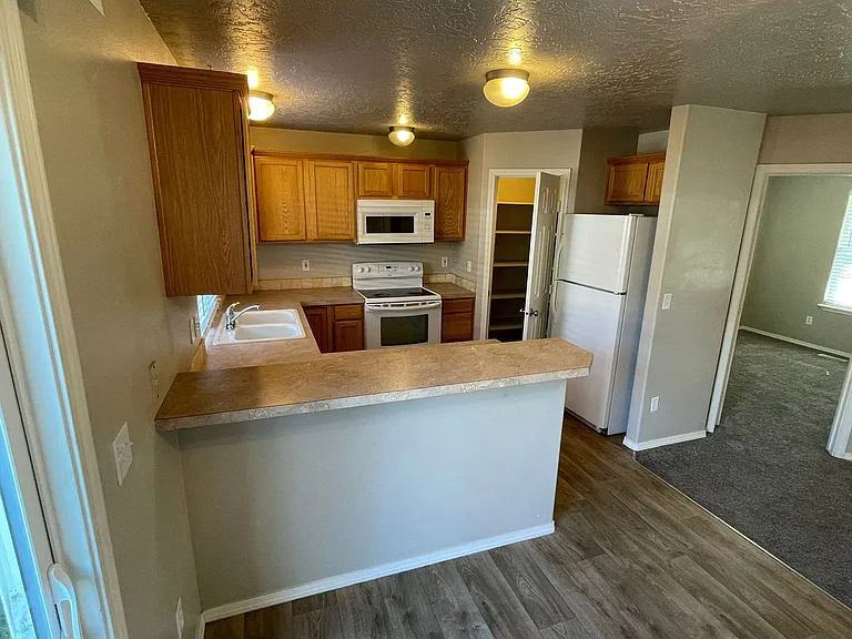 10806 W Heartwood St — Photo 3