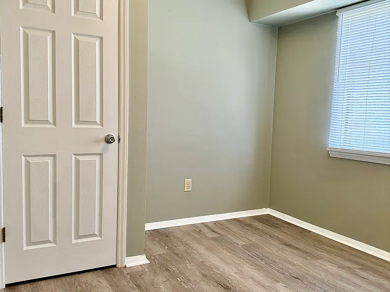 410 Maple Ave #H — Photo 6