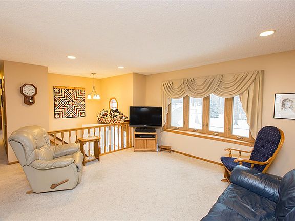 3rd image of 533 Fireside Dr