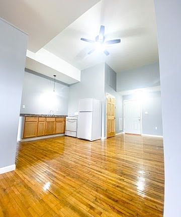 4th image of 301 W Washington St