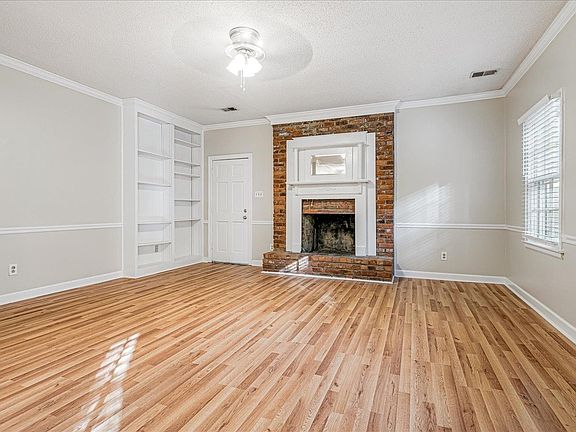 4th image of 552 Summitt St