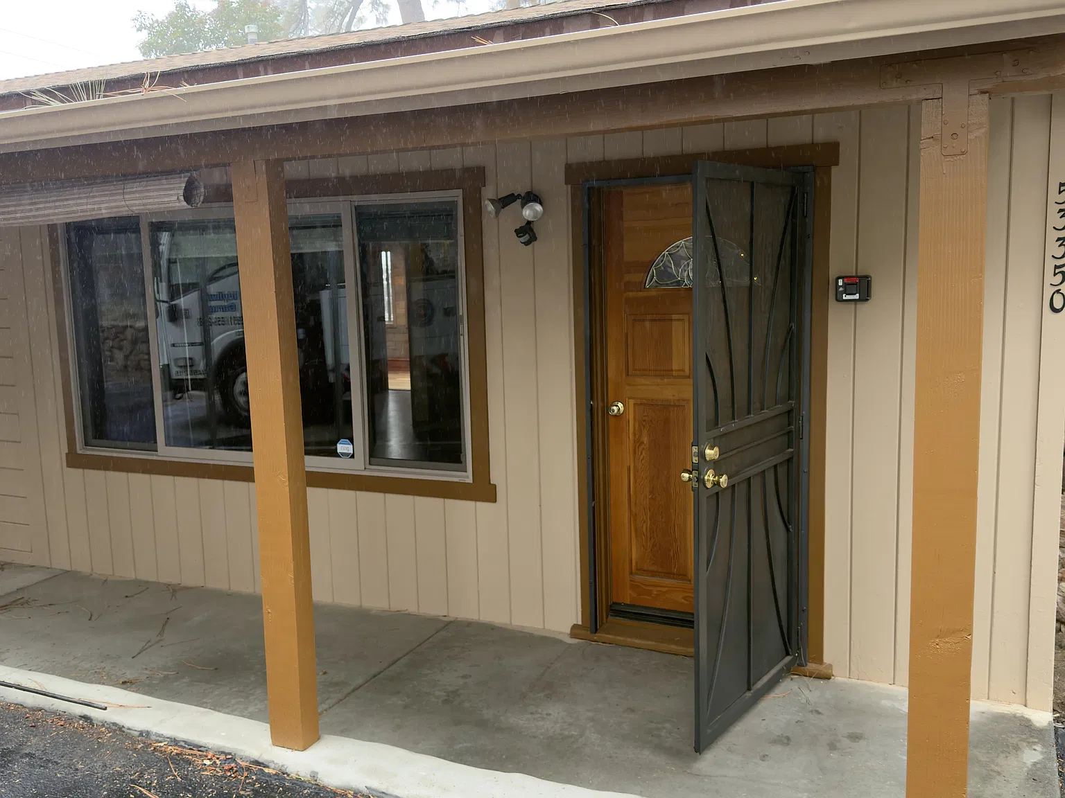 3 bed, 1056 sqft, $2,400 — Photo 2