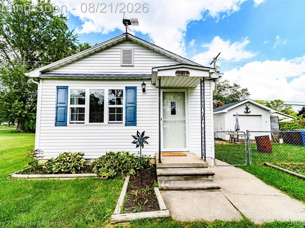 3013 Lakeview Blvd, Monroe, MI 48162