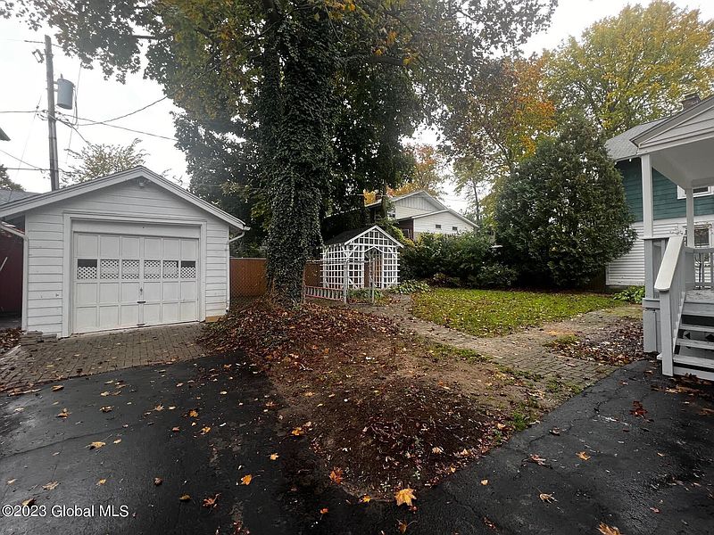 4th image of 226 S Allen Street