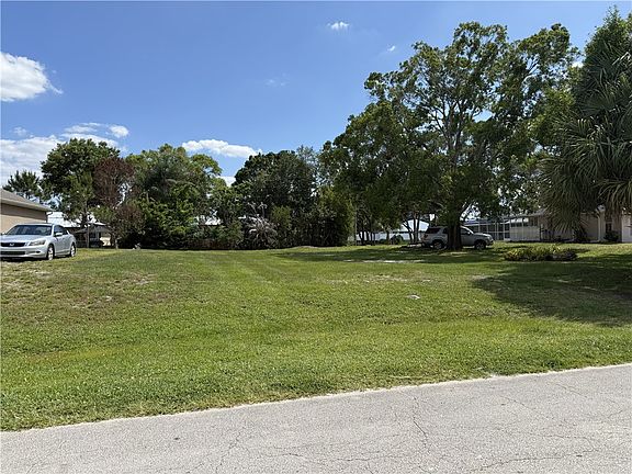 2nd image of 955 Riviera Ave