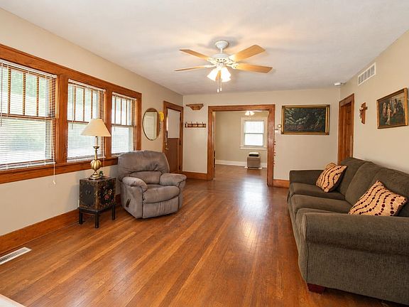 4th image of 1122 S Waco Ave