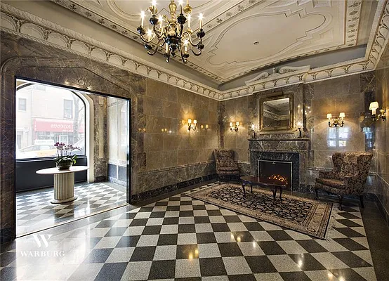 Sold by Warburg | media 8