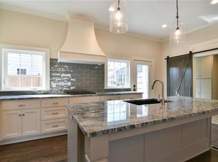 5861 Granada Ln, Fairway, KS 66205