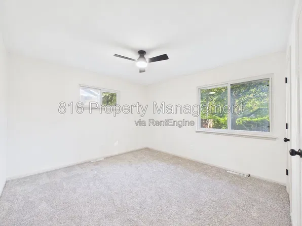 7915 Grandview St, Overland Park, KS 66204