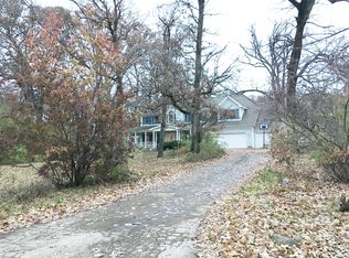 27690 Gerry Ln, Sycamore, IL 60178