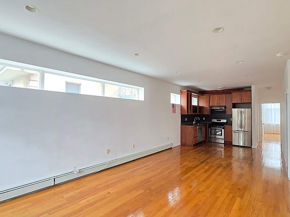 2nd image of 122 Bay 28 St #2