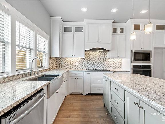 5th image of 426 NW Retreat Ln