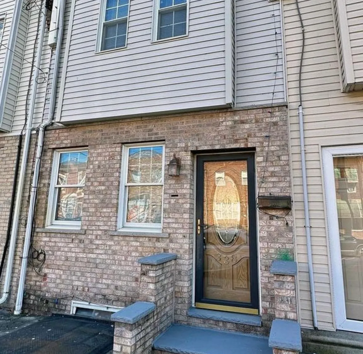 3 bed, 980 sqft, $1,800 — Photo 1