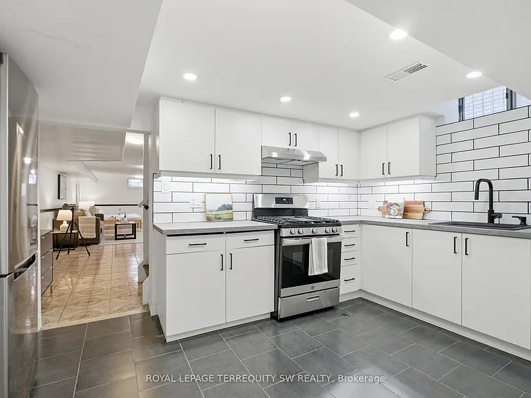 497 Ossington Ave #BASEMENT — Photo 18